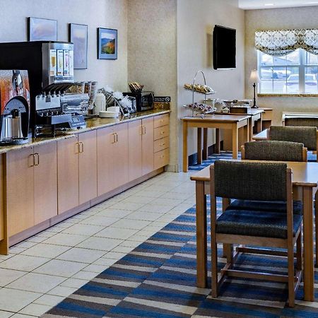 Microtel Inn & Suites By Wyndham Plattsburgh Bagian luar foto