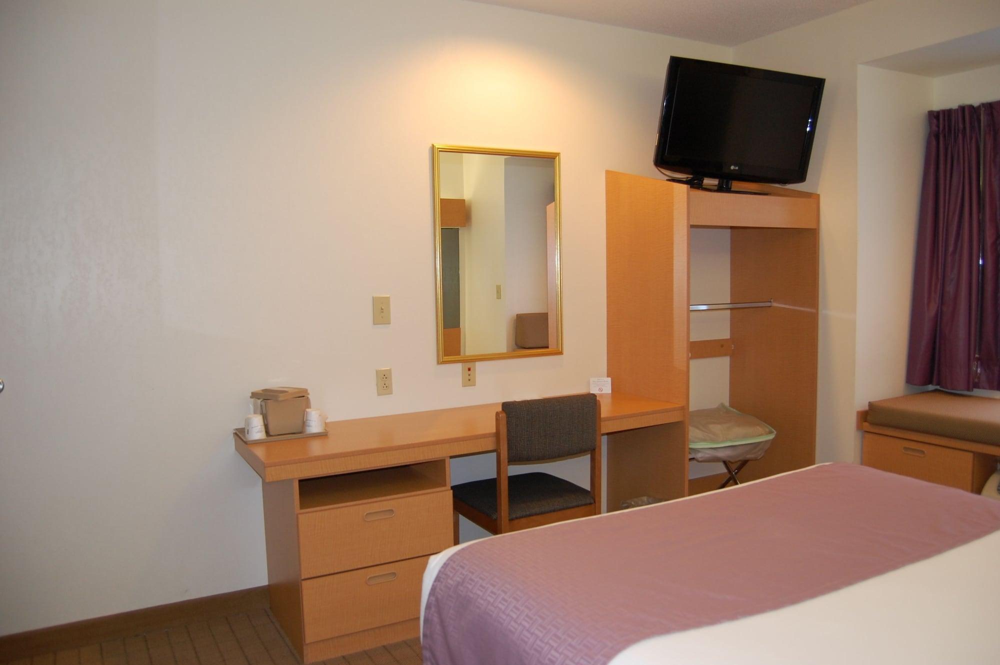 Microtel Inn & Suites By Wyndham Plattsburgh Bagian luar foto