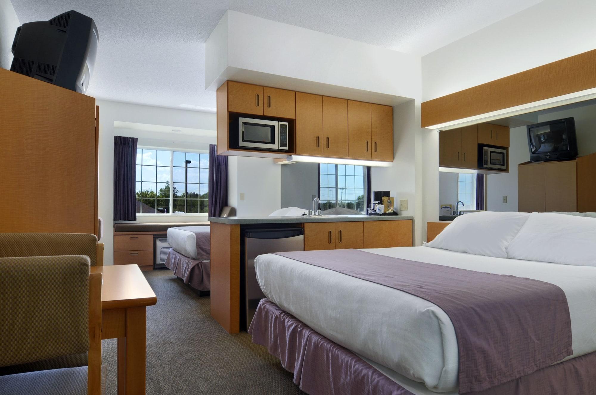 Microtel Inn & Suites By Wyndham Plattsburgh Bagian luar foto