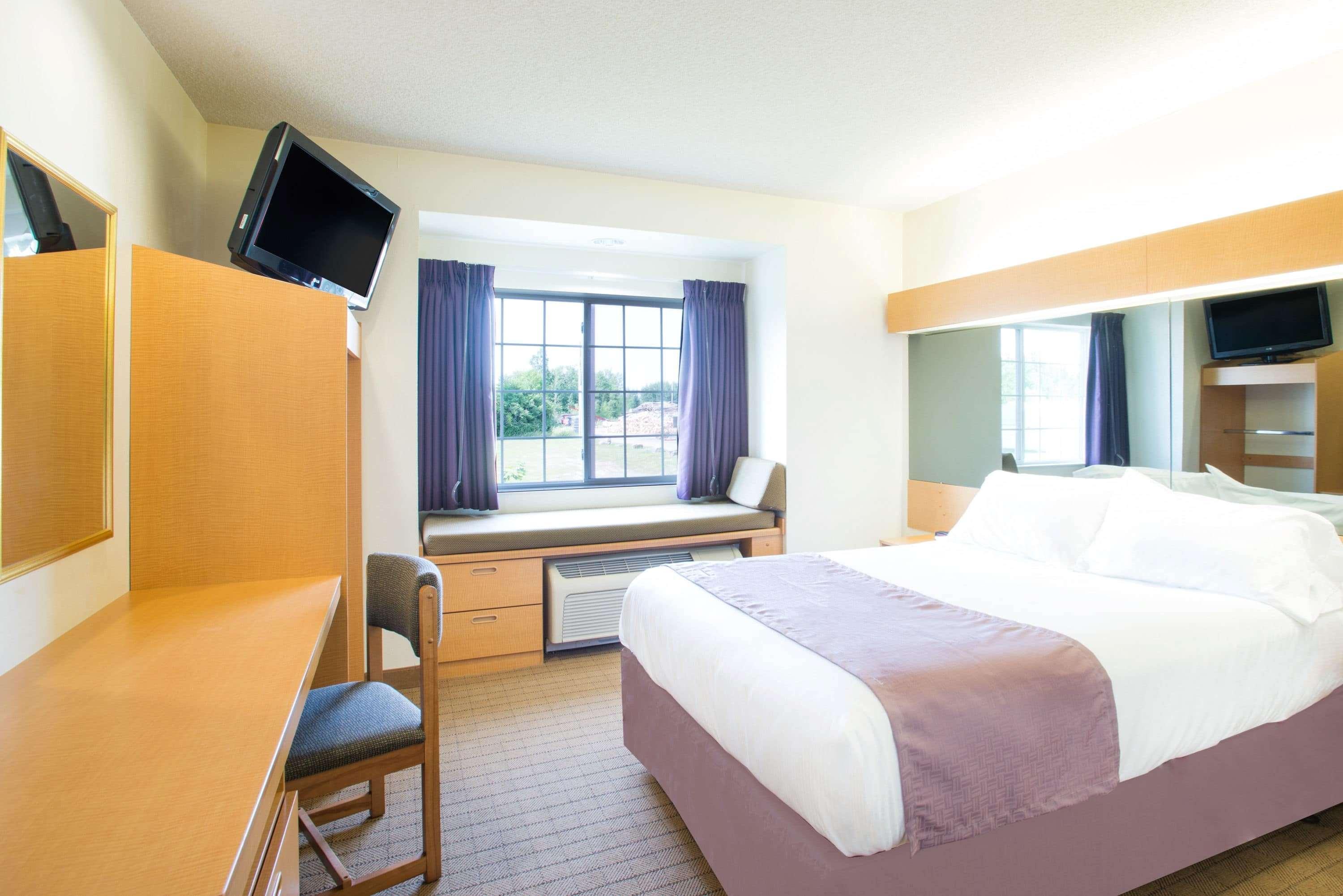 Microtel Inn & Suites By Wyndham Plattsburgh Bagian luar foto