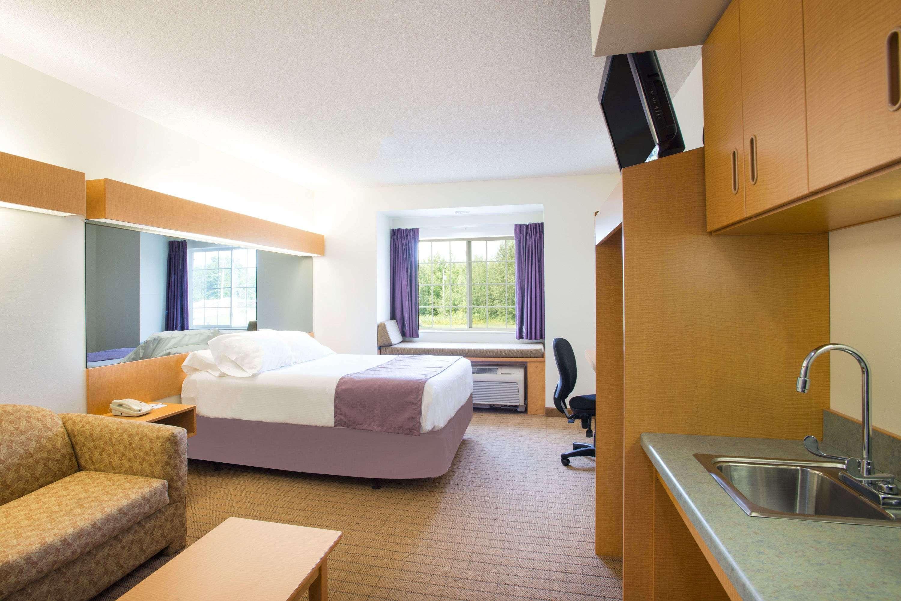 Microtel Inn & Suites By Wyndham Plattsburgh Bagian luar foto