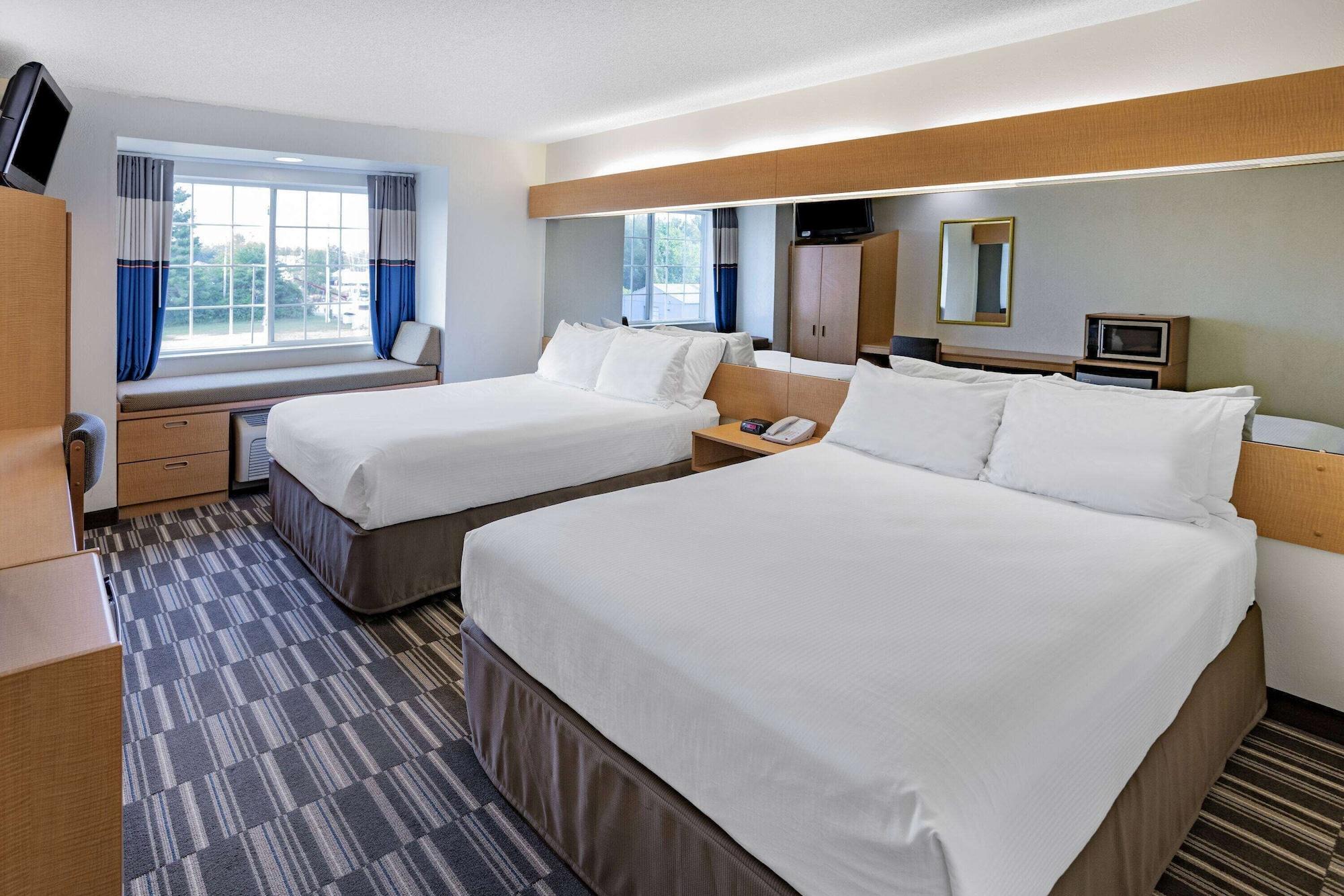 Microtel Inn & Suites By Wyndham Plattsburgh Bagian luar foto
