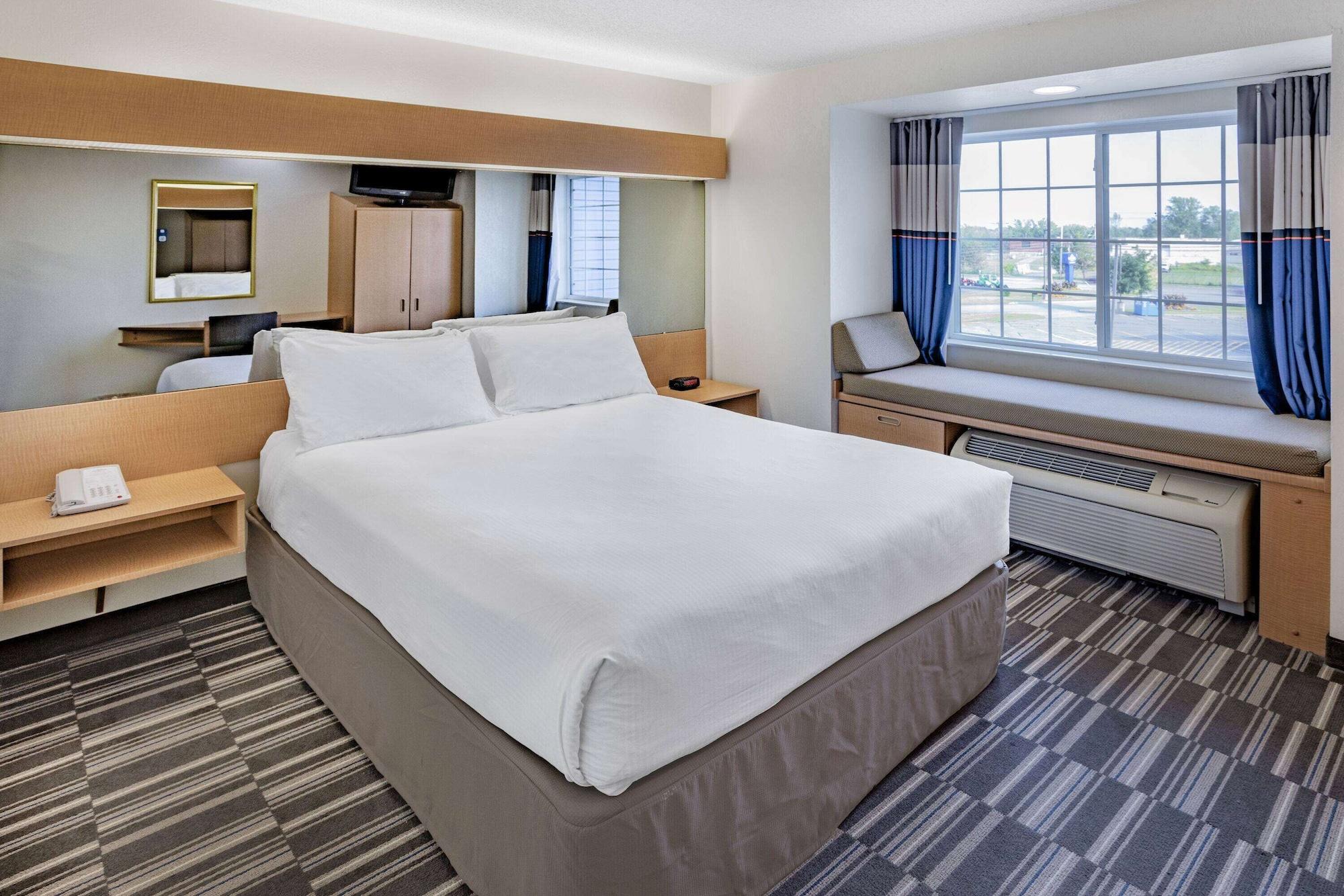Microtel Inn & Suites By Wyndham Plattsburgh Bagian luar foto