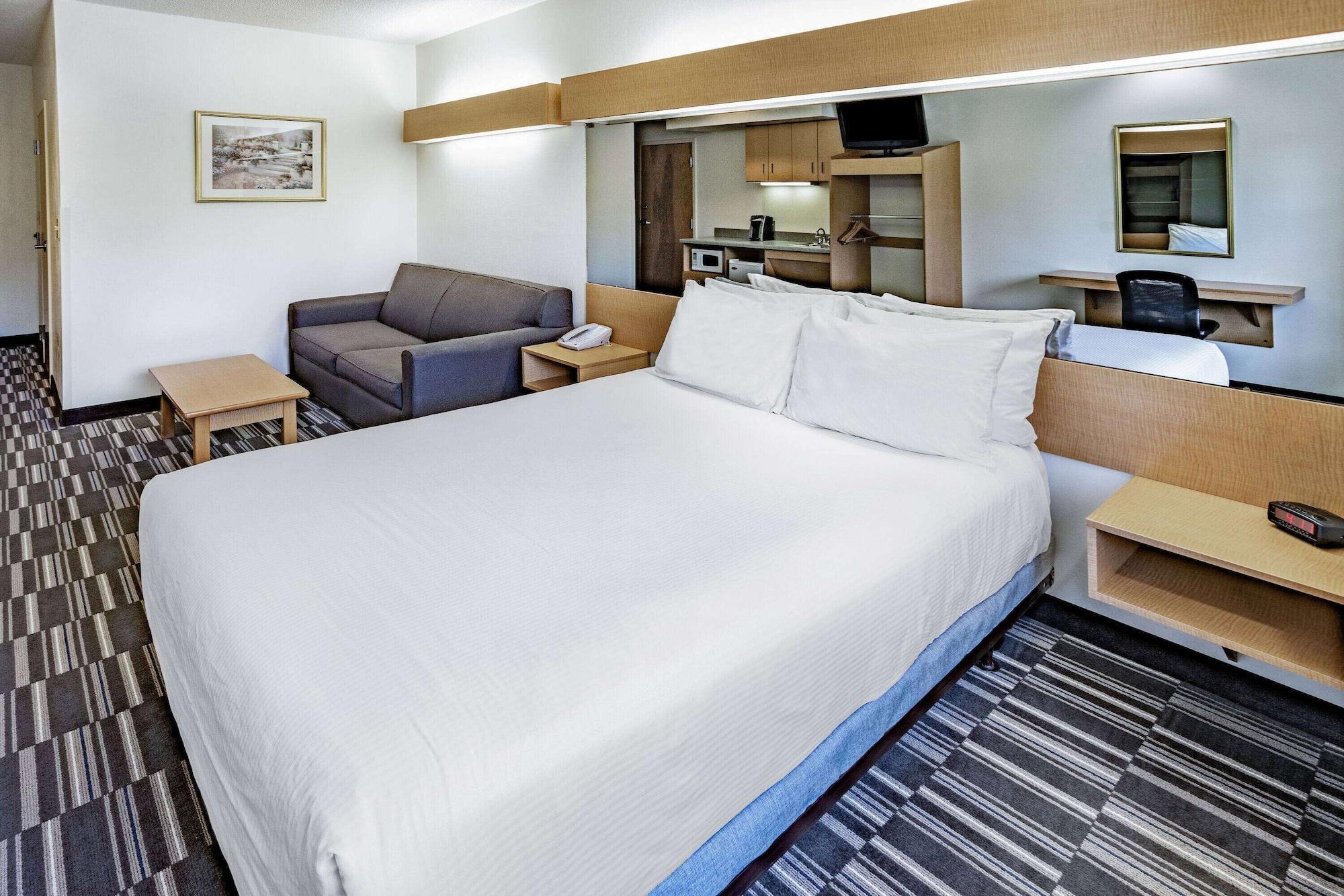 Microtel Inn & Suites By Wyndham Plattsburgh Bagian luar foto