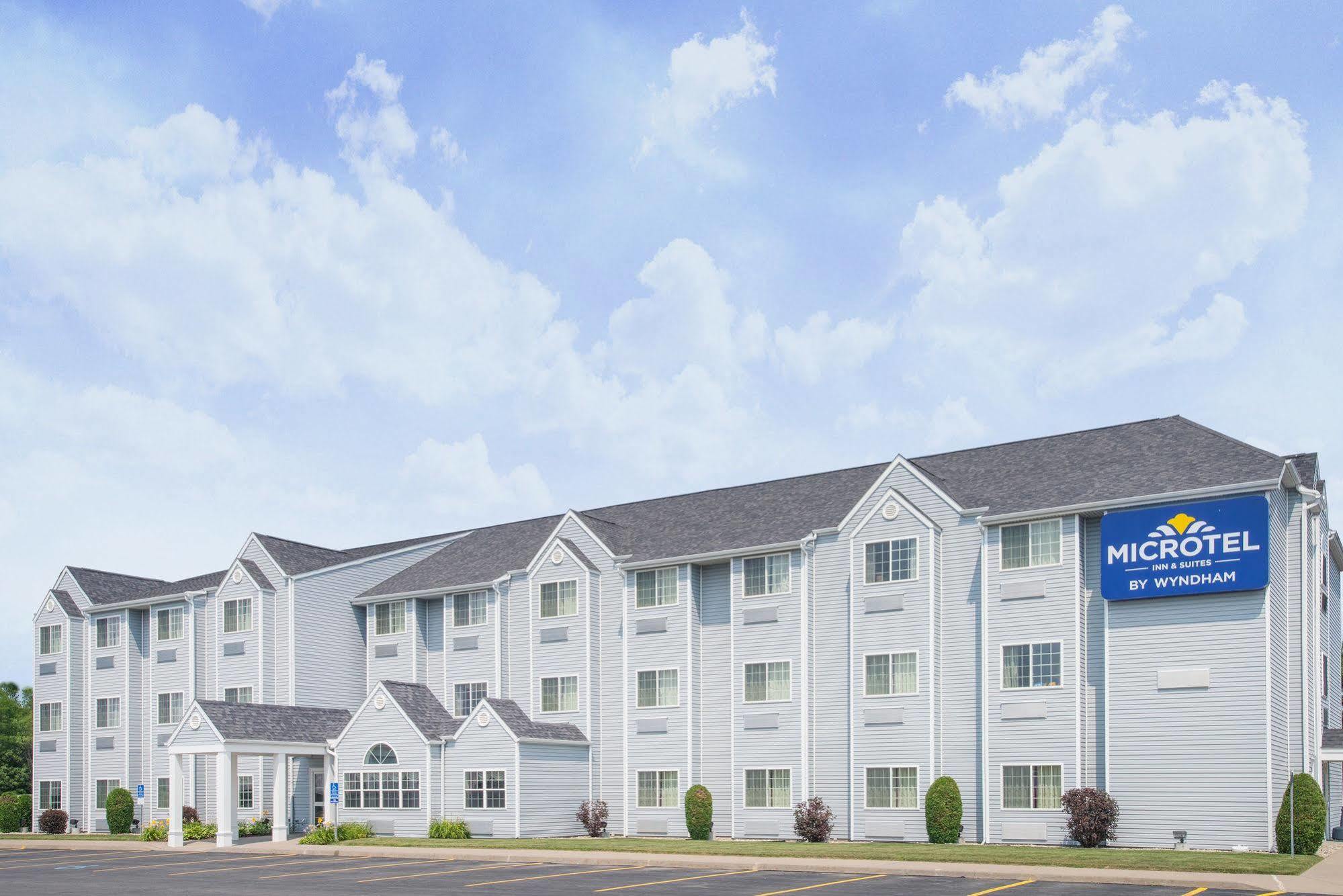 Microtel Inn & Suites By Wyndham Plattsburgh Bagian luar foto