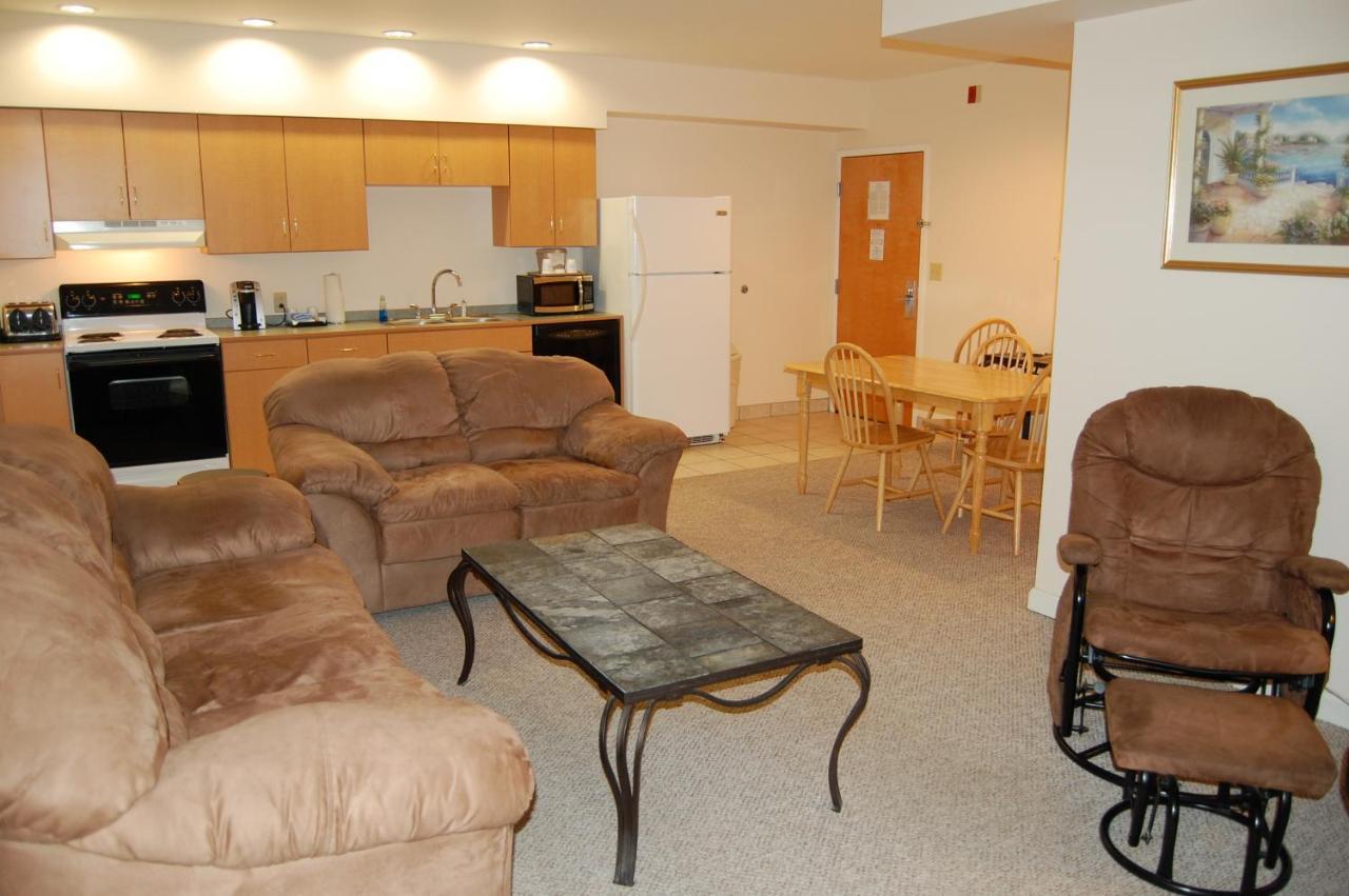 Microtel Inn & Suites By Wyndham Plattsburgh Bagian luar foto
